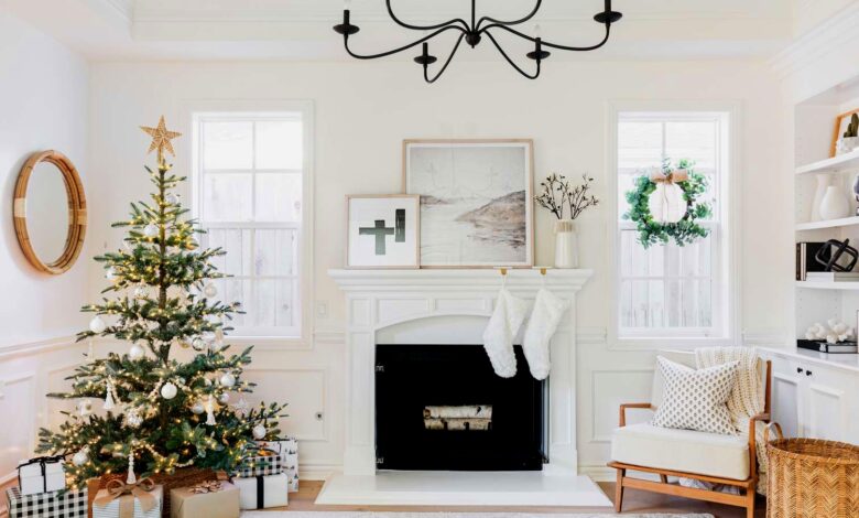 minimalist holiday decor